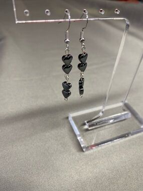 HANDMADE Black Heart Dangle Earrings - Classic Streamline